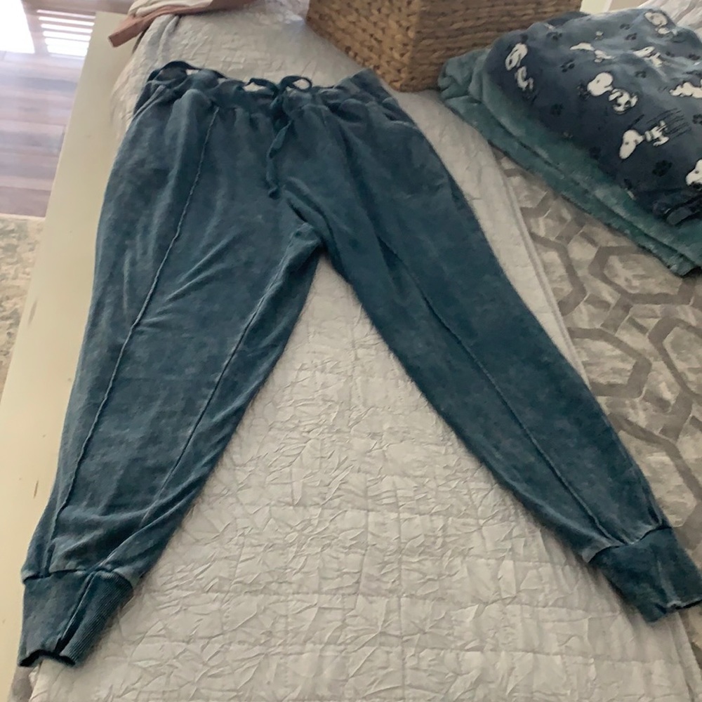 LIVLI Joggers Size 16
